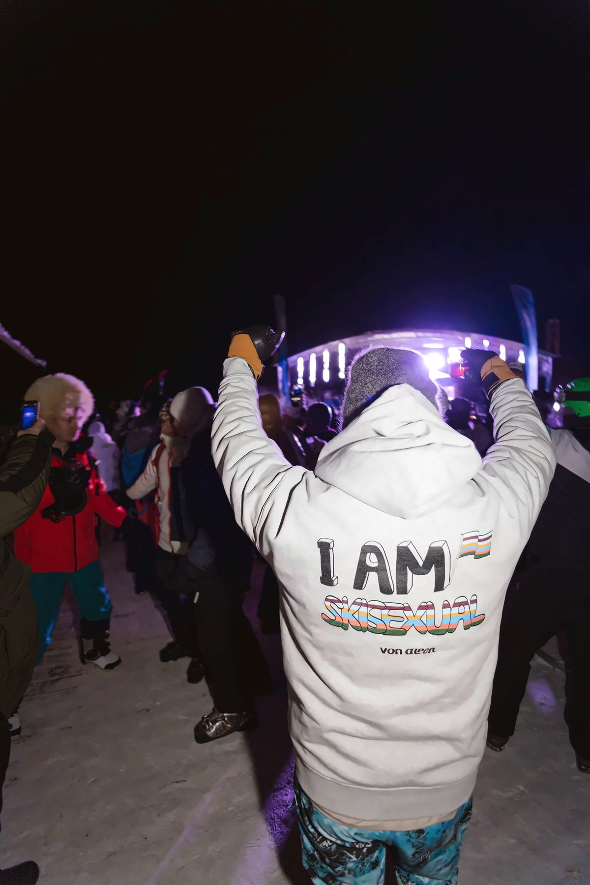 Back of the Von Alpen "I am Skisexual" hoodie at a night après concert